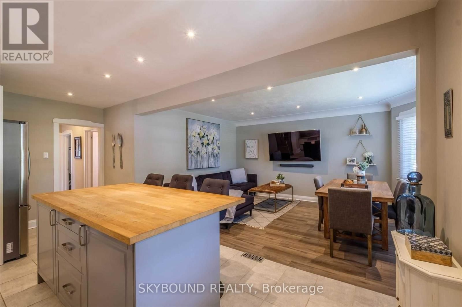 28 EAST 39TH STREET Image 7