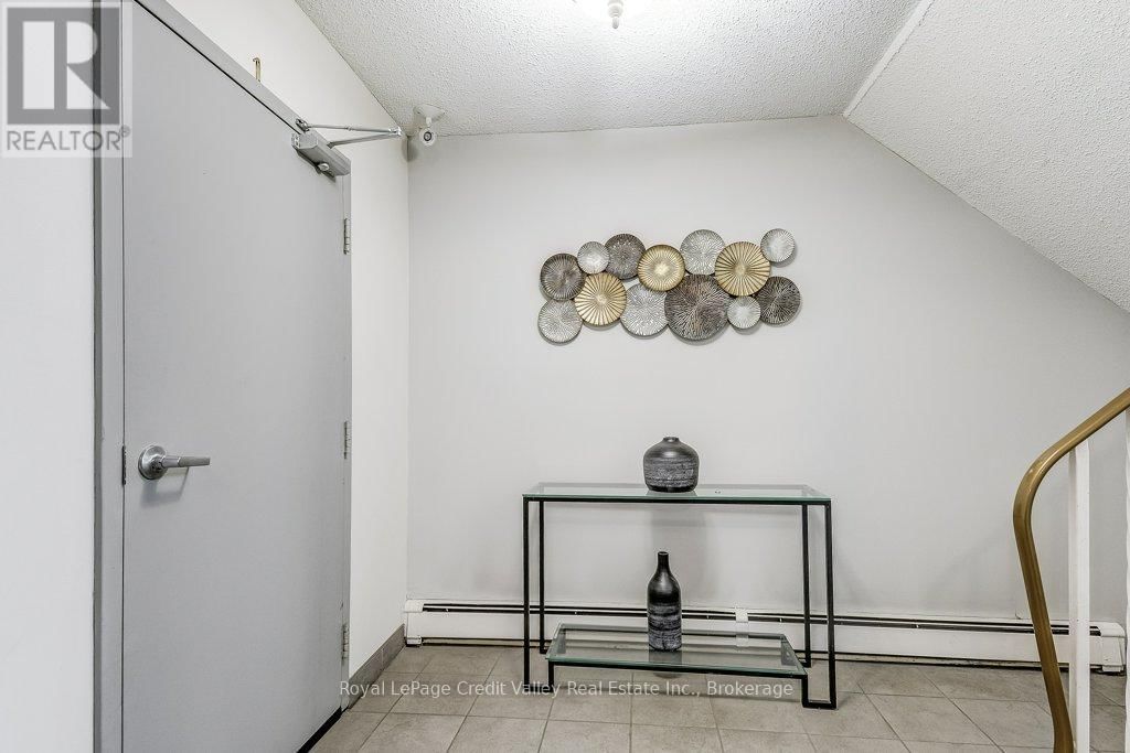 302 - 6 SHETTLESTON DRIVE Image 3