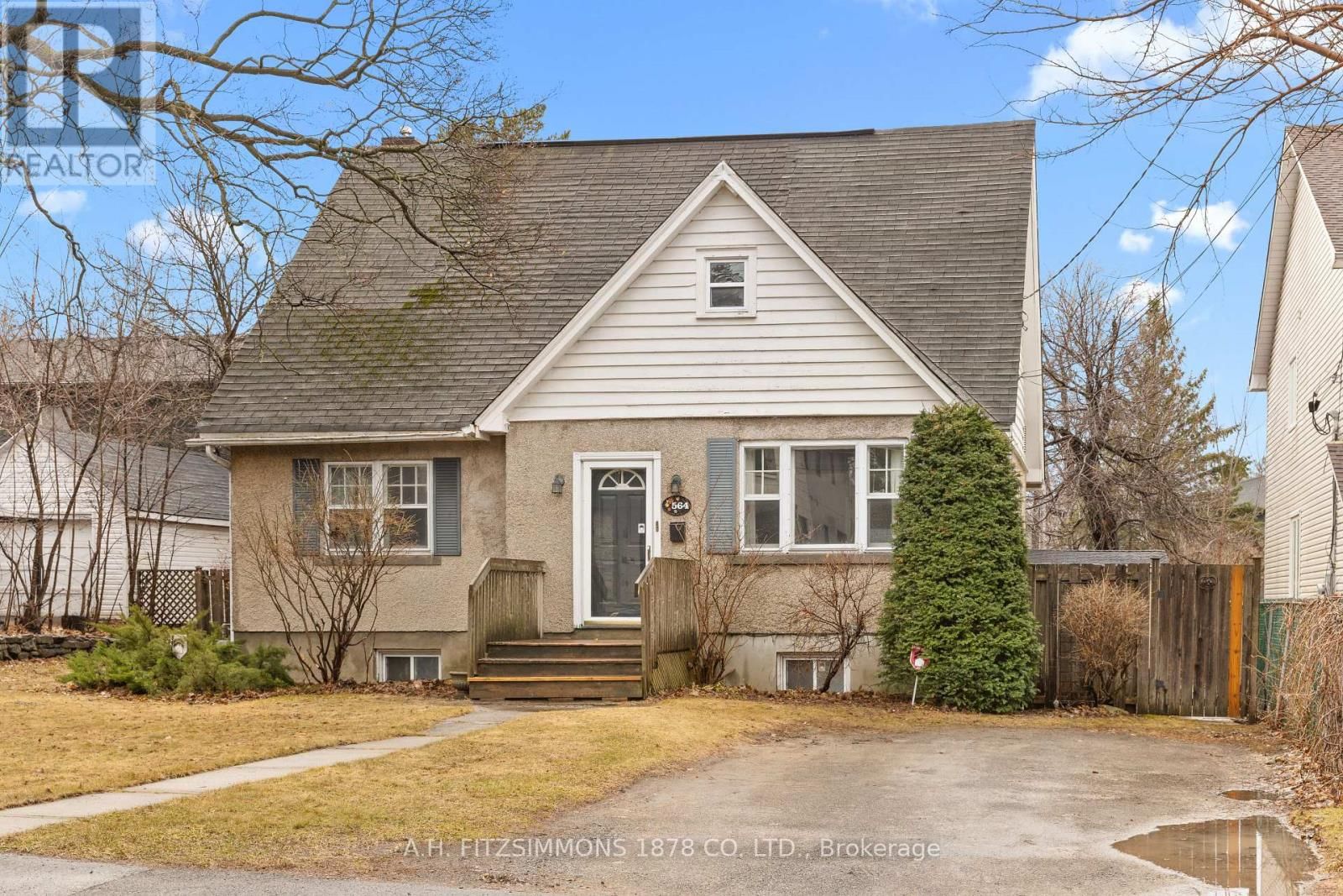 564 TWEEDSMUIR AVENUE Image 1