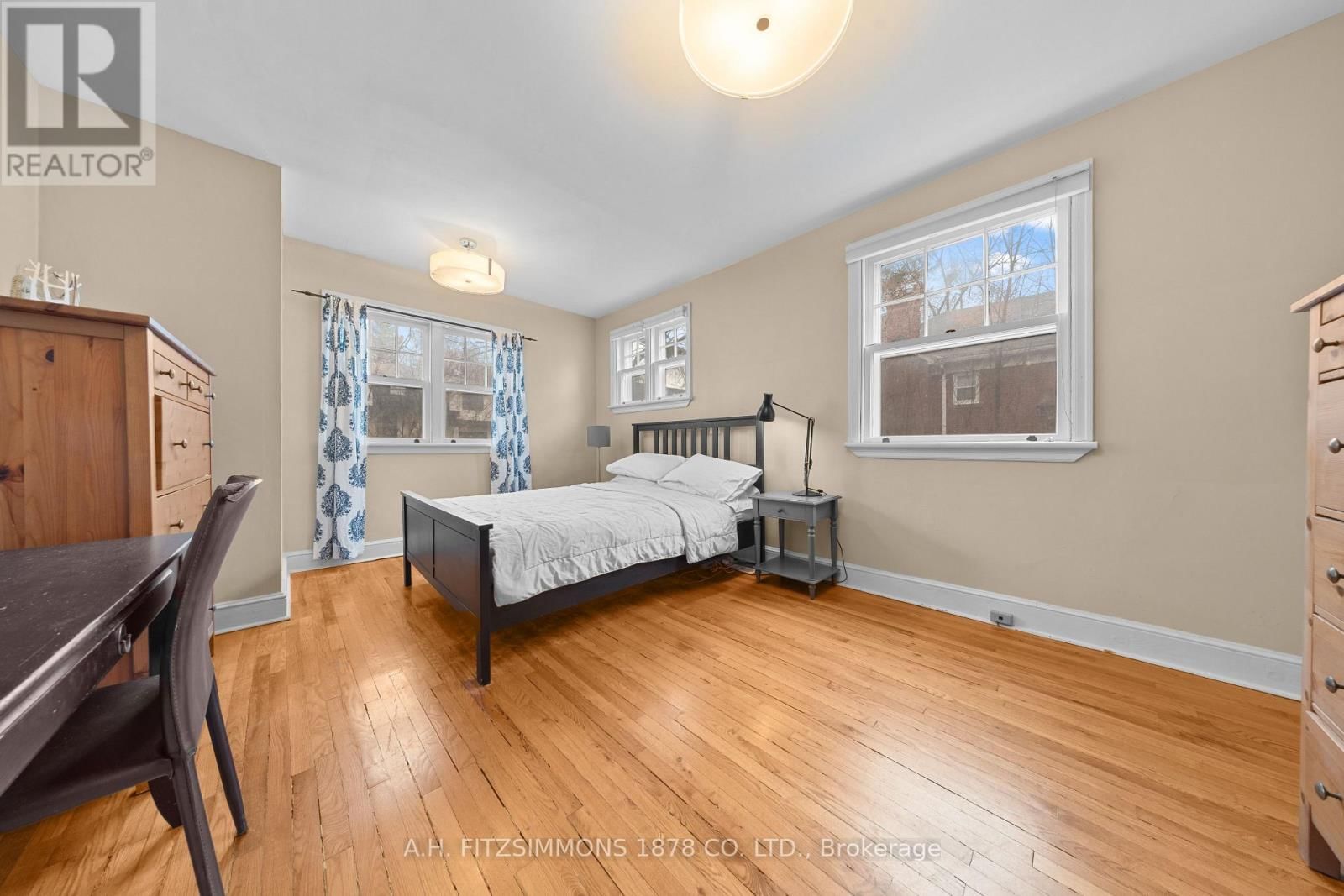 564 TWEEDSMUIR AVENUE Image 11