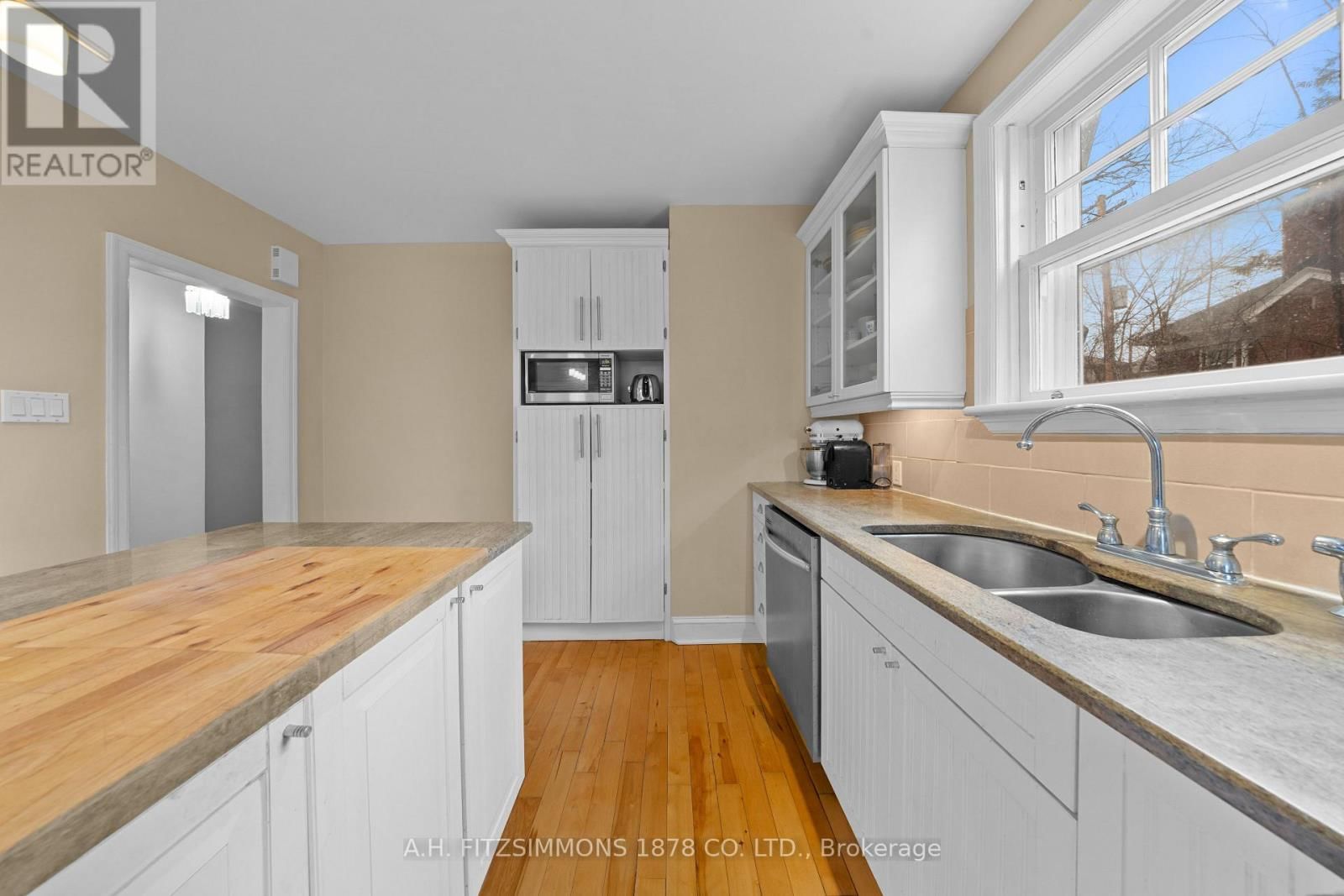 564 TWEEDSMUIR AVENUE Image 15