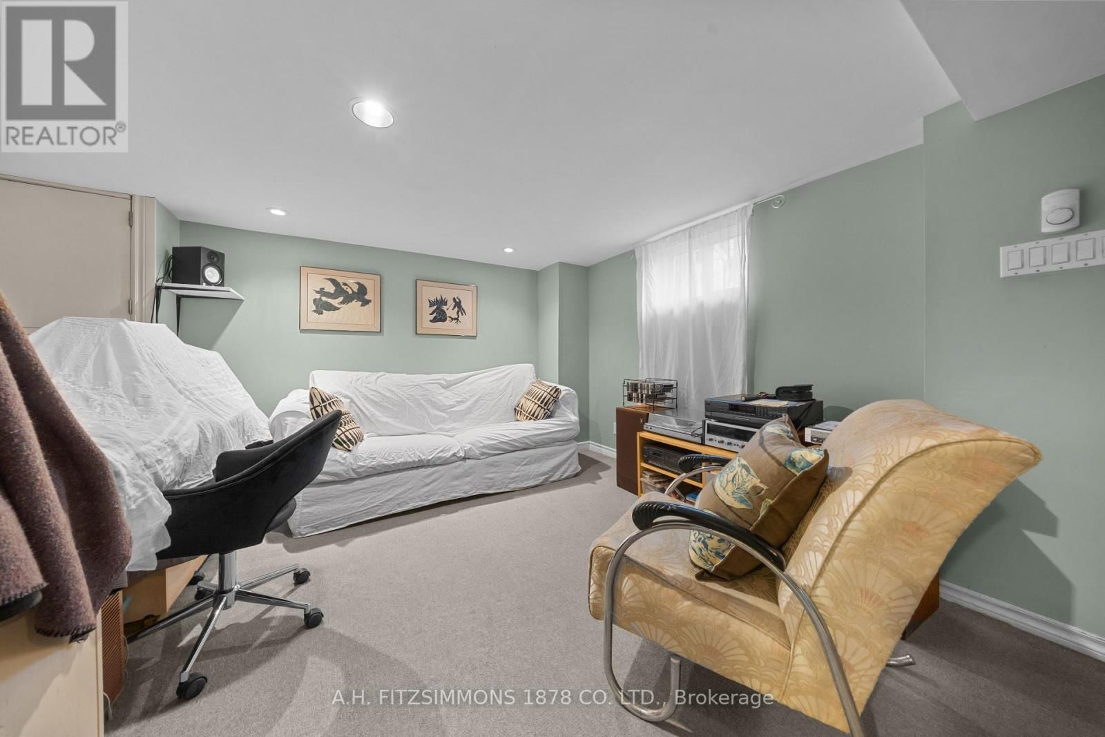 564 TWEEDSMUIR AVENUE Image 27