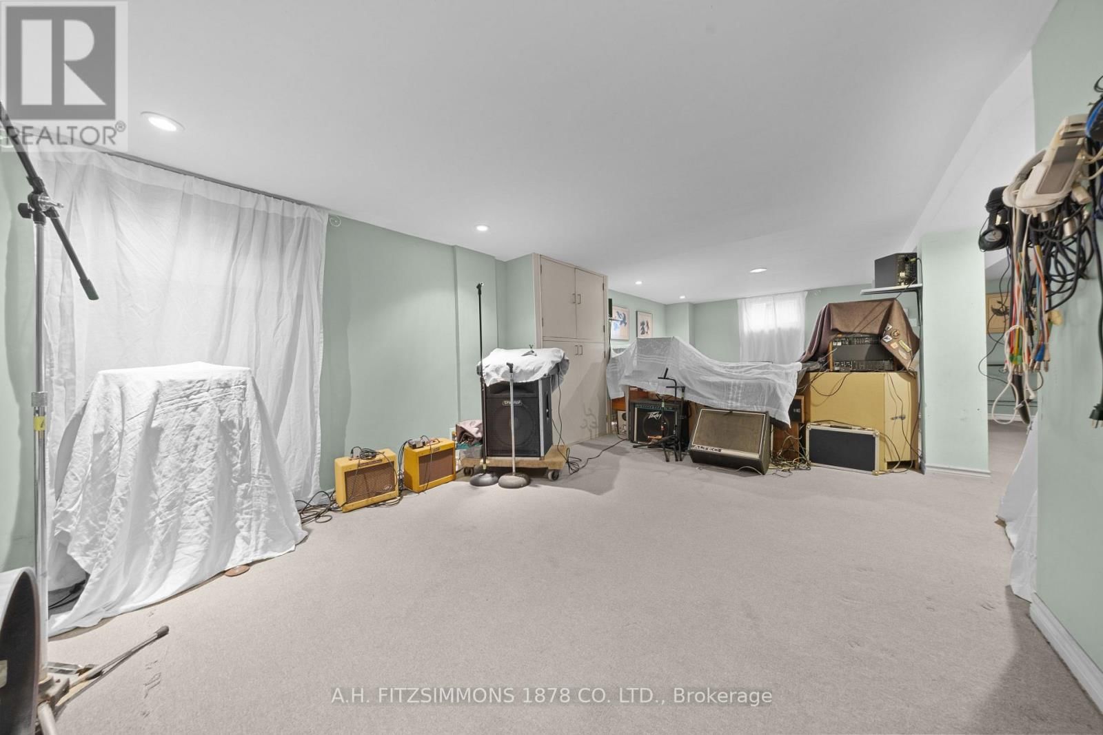 564 TWEEDSMUIR AVENUE Image 29