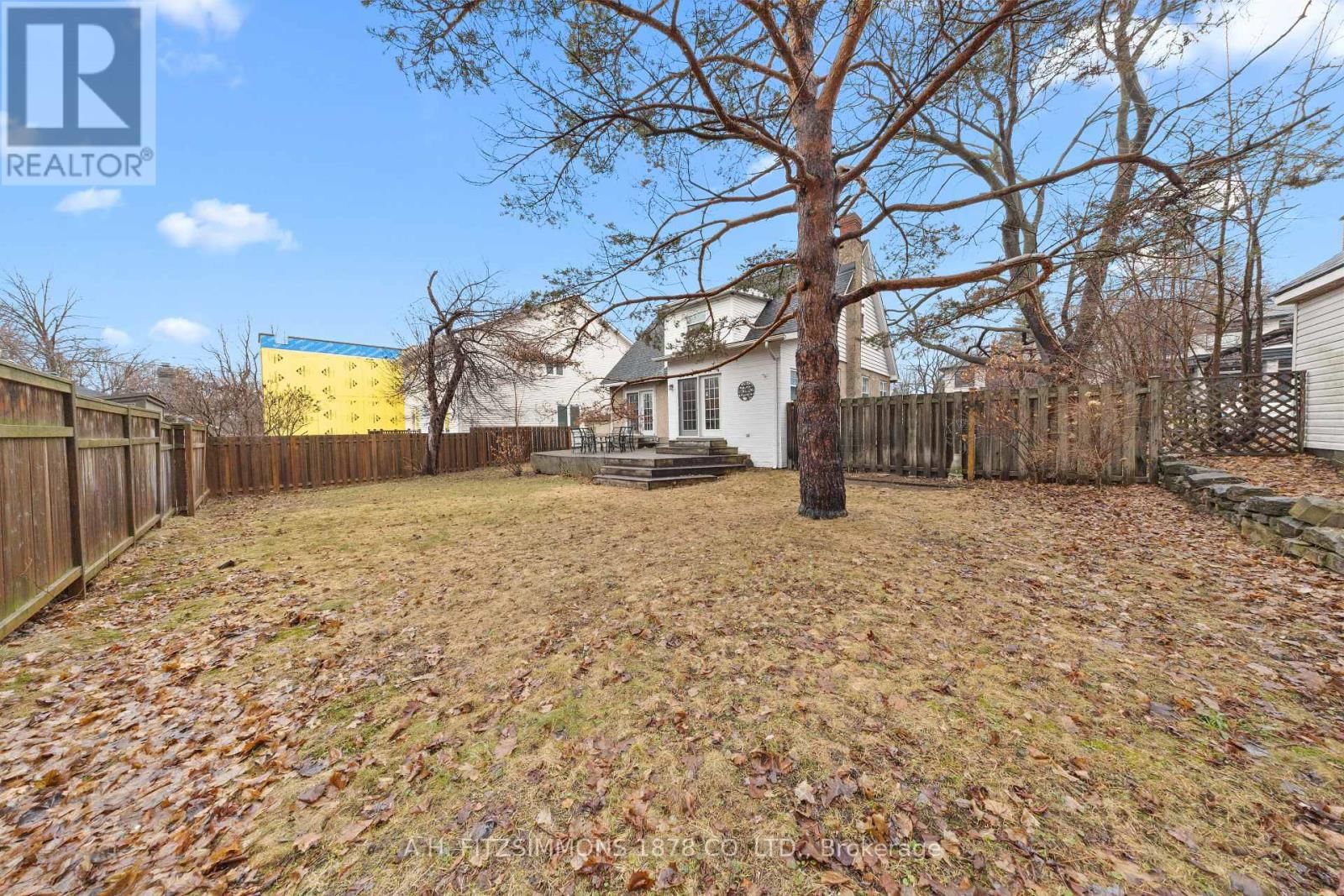 564 TWEEDSMUIR AVENUE Image 35