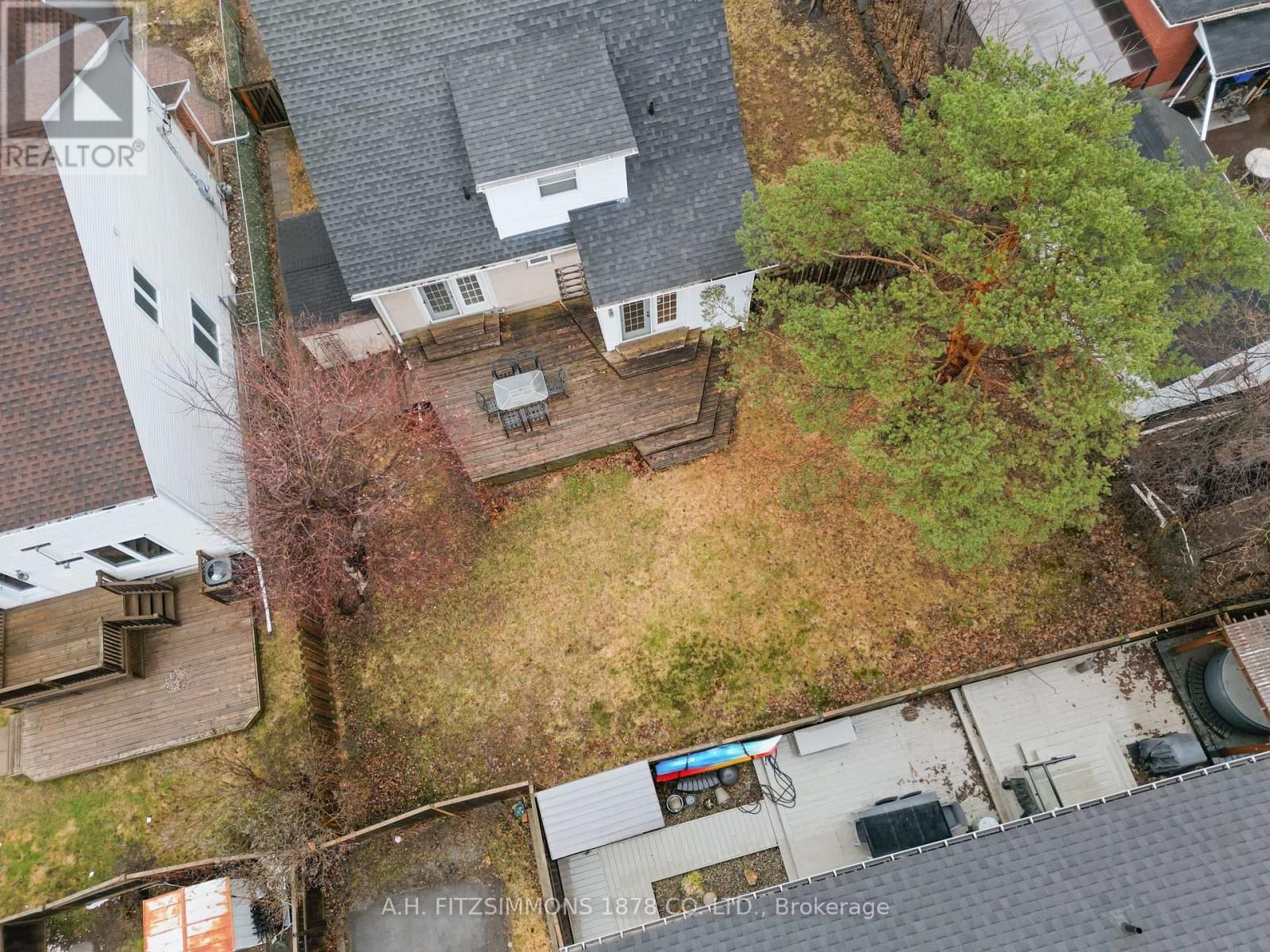 564 TWEEDSMUIR AVENUE Image 36