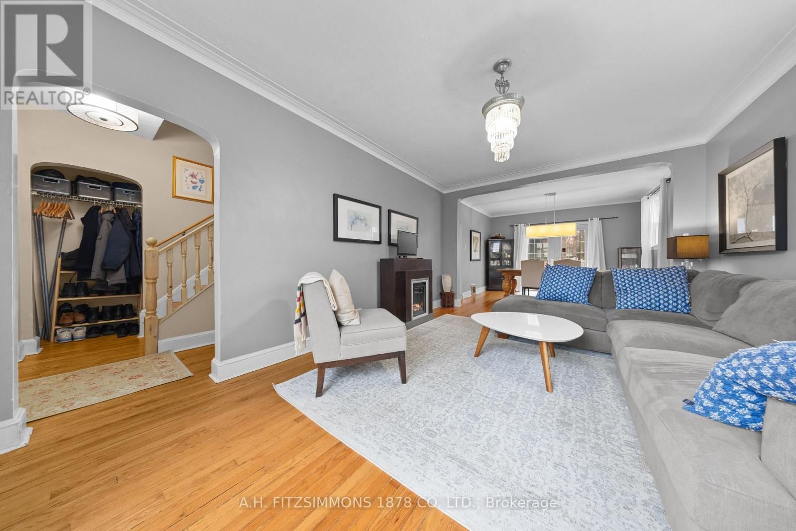 564 TWEEDSMUIR AVENUE Image 4