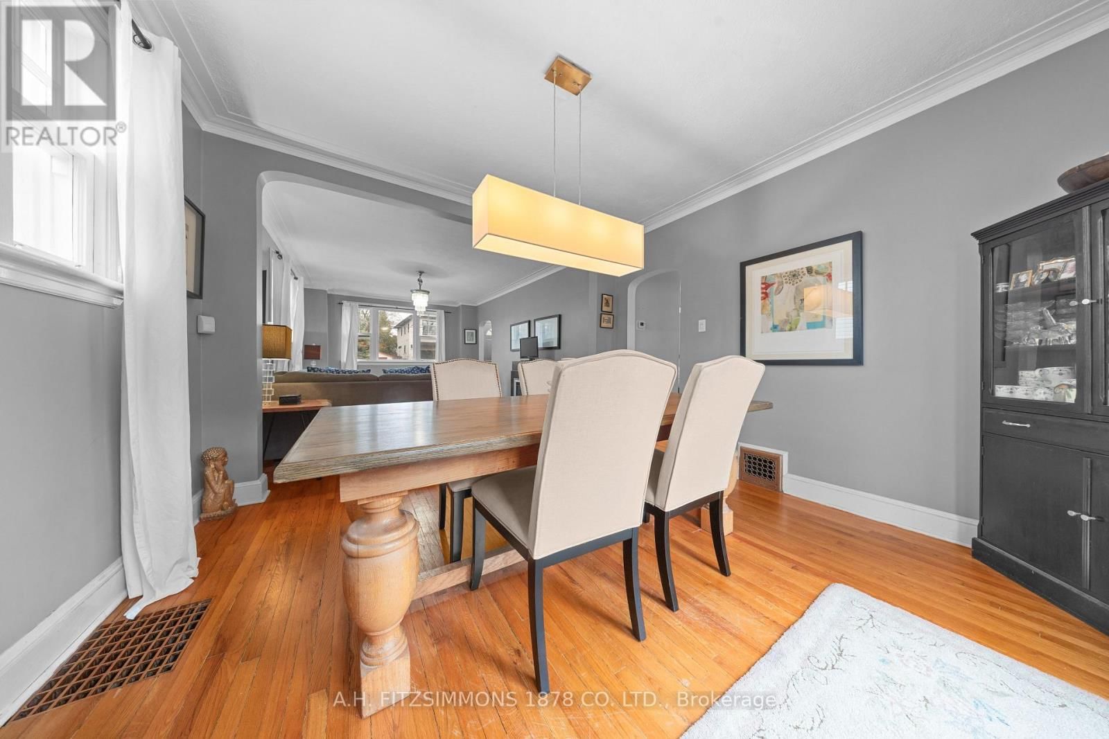 564 TWEEDSMUIR AVENUE Image 8