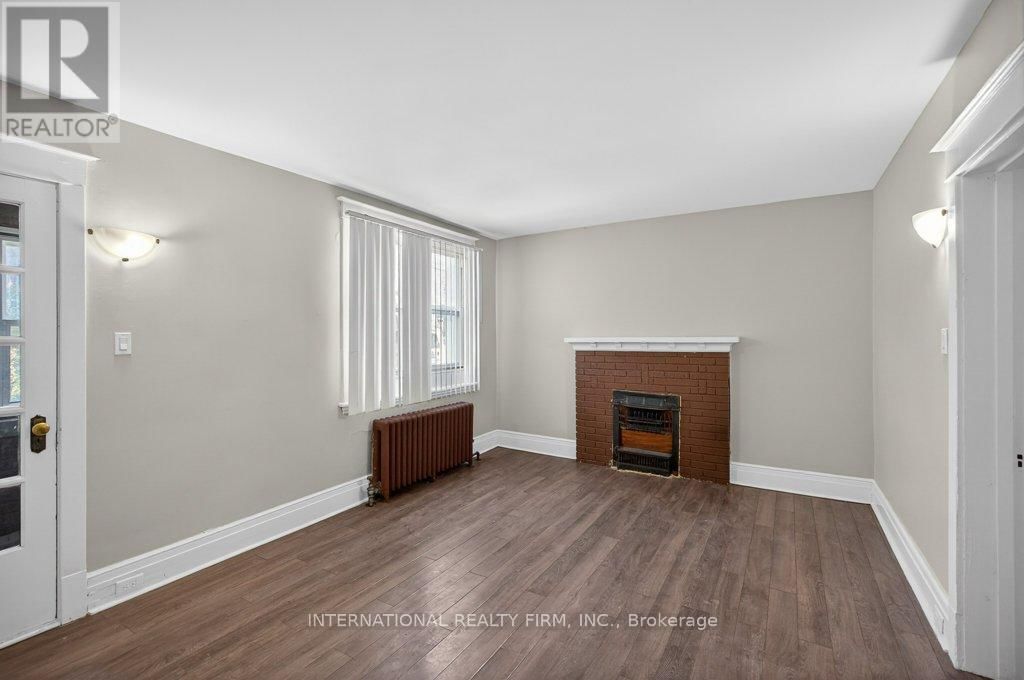 4 - 109 BALSAM AVENUE SOUTH Image 10