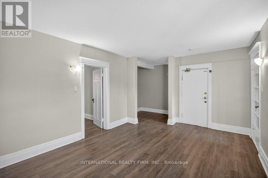 4 - 109 BALSAM AVENUE SOUTH Image 11