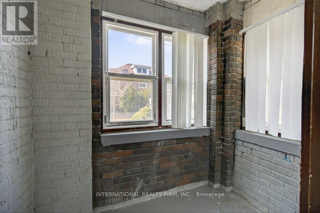 4 - 109 BALSAM AVENUE SOUTH Image 13