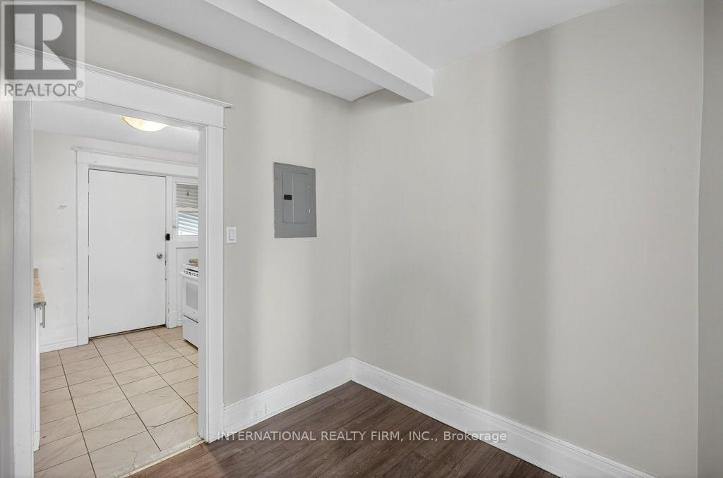 4 - 109 BALSAM AVENUE SOUTH Image 14