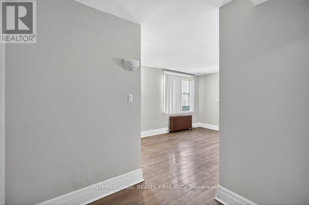 4 - 109 BALSAM AVENUE SOUTH Image 15