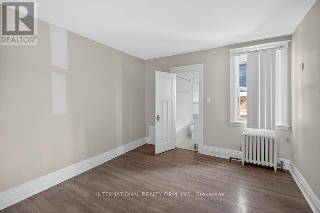 4 - 109 BALSAM AVENUE SOUTH Image 19