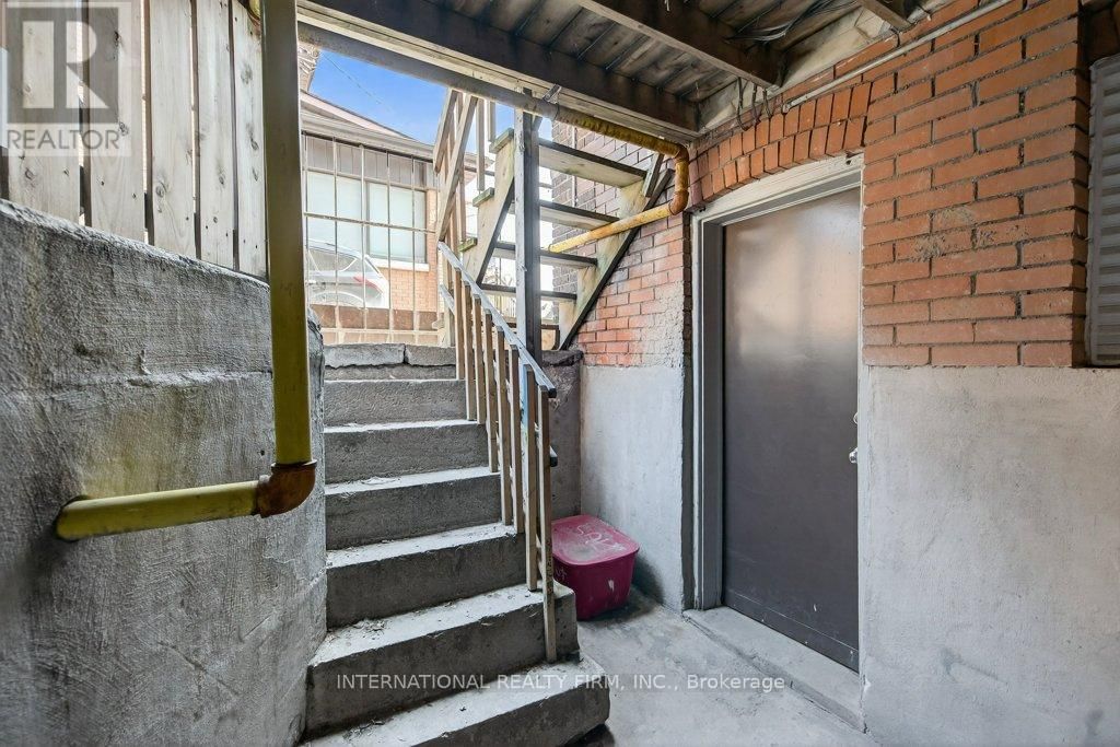 4 - 109 BALSAM AVENUE SOUTH Image 26