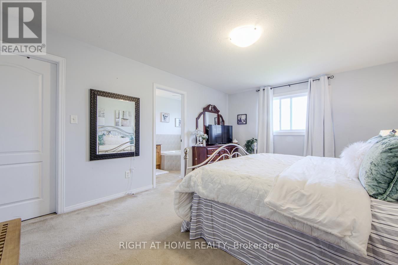 27 - 7 SOUTHSIDE PLACE Image 21