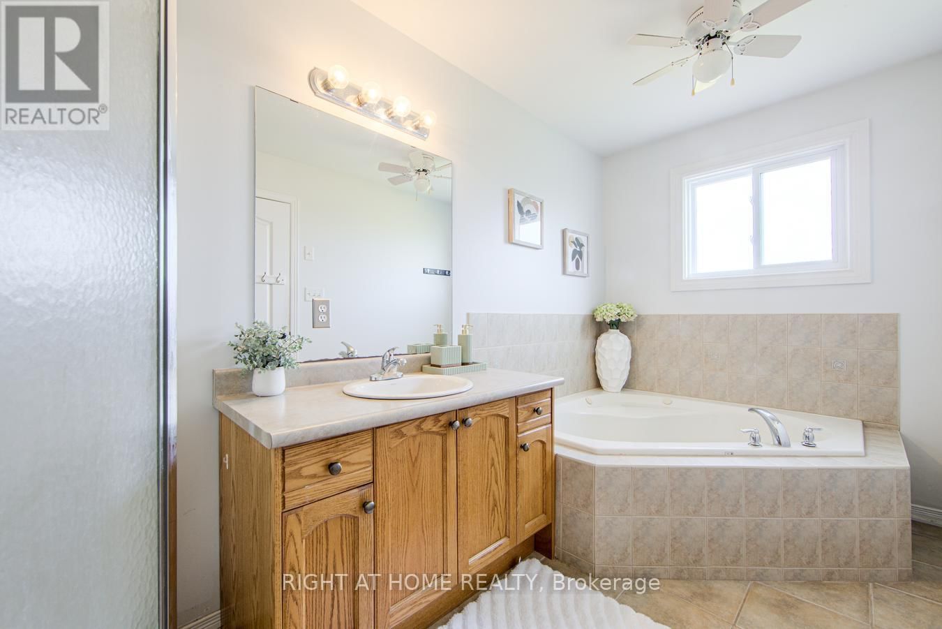 27 - 7 SOUTHSIDE PLACE Image 23