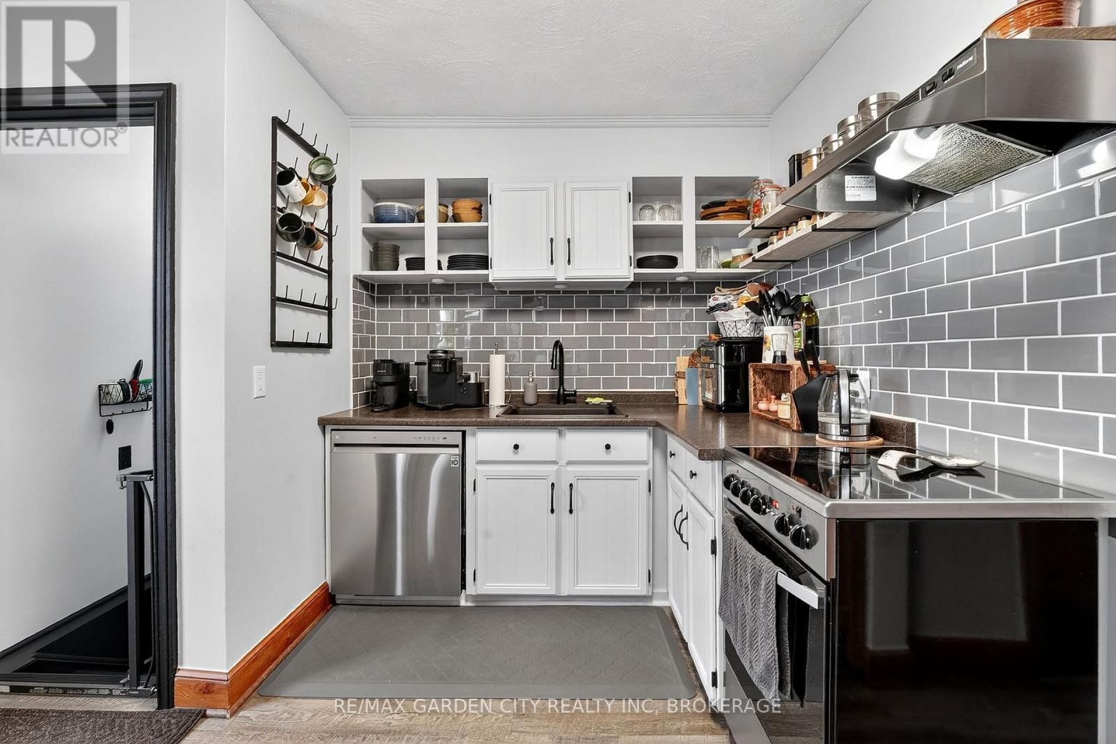 56 MARGERY AVENUE Image 19