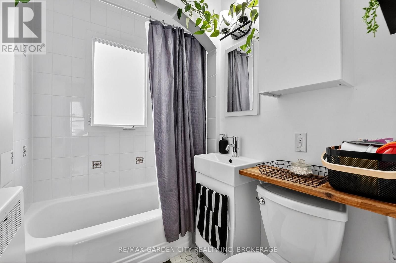 56 MARGERY AVENUE Image 25