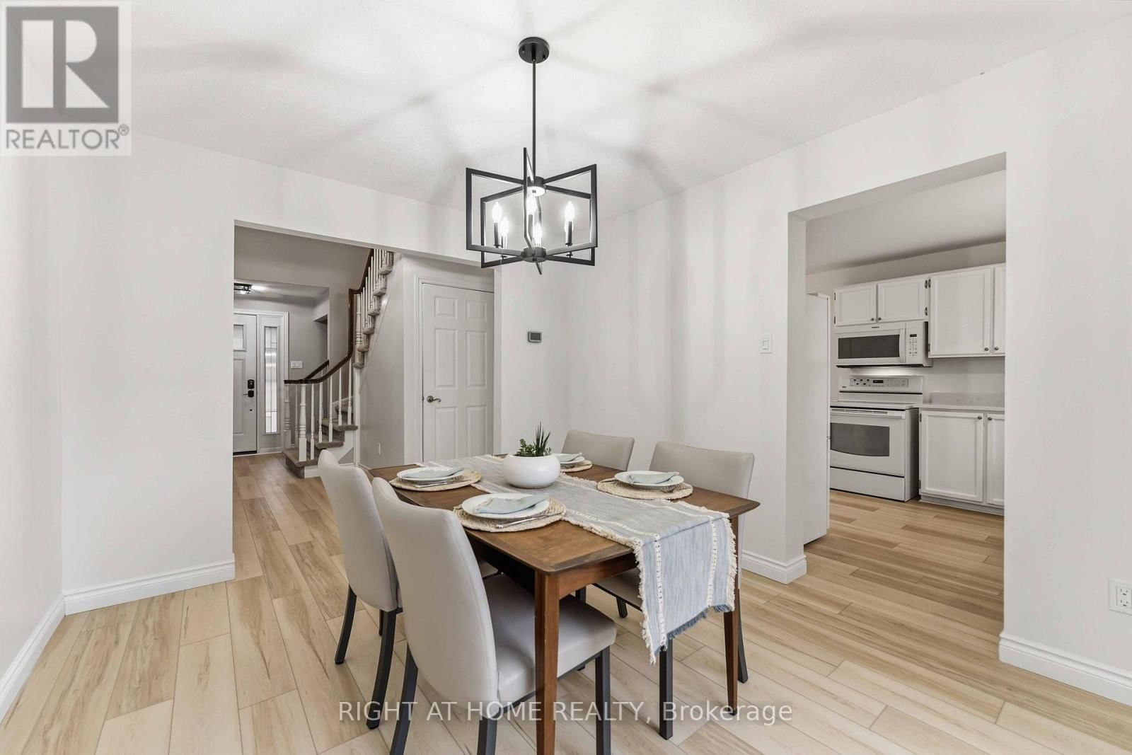 27 MCCLURE CRESCENT Image 16