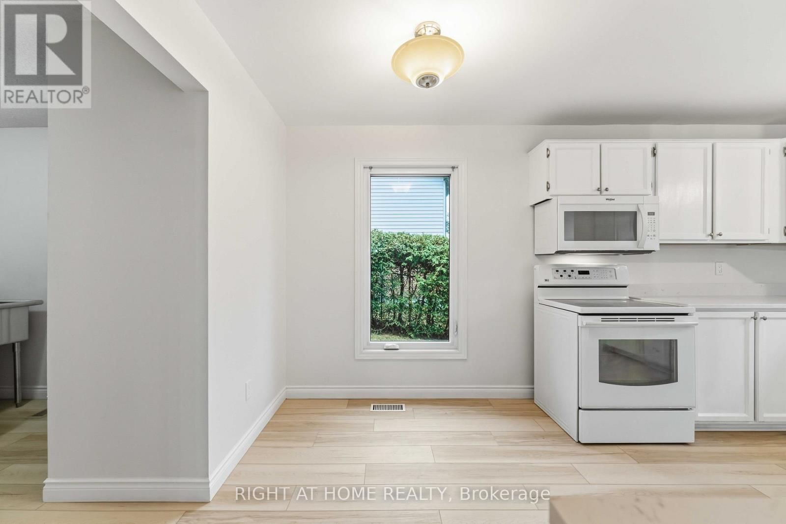 27 MCCLURE CRESCENT Image 22