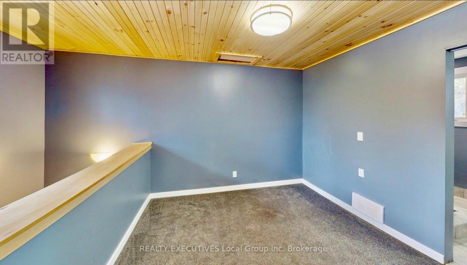 10 MOWAT CRESCENT WEST Image 12