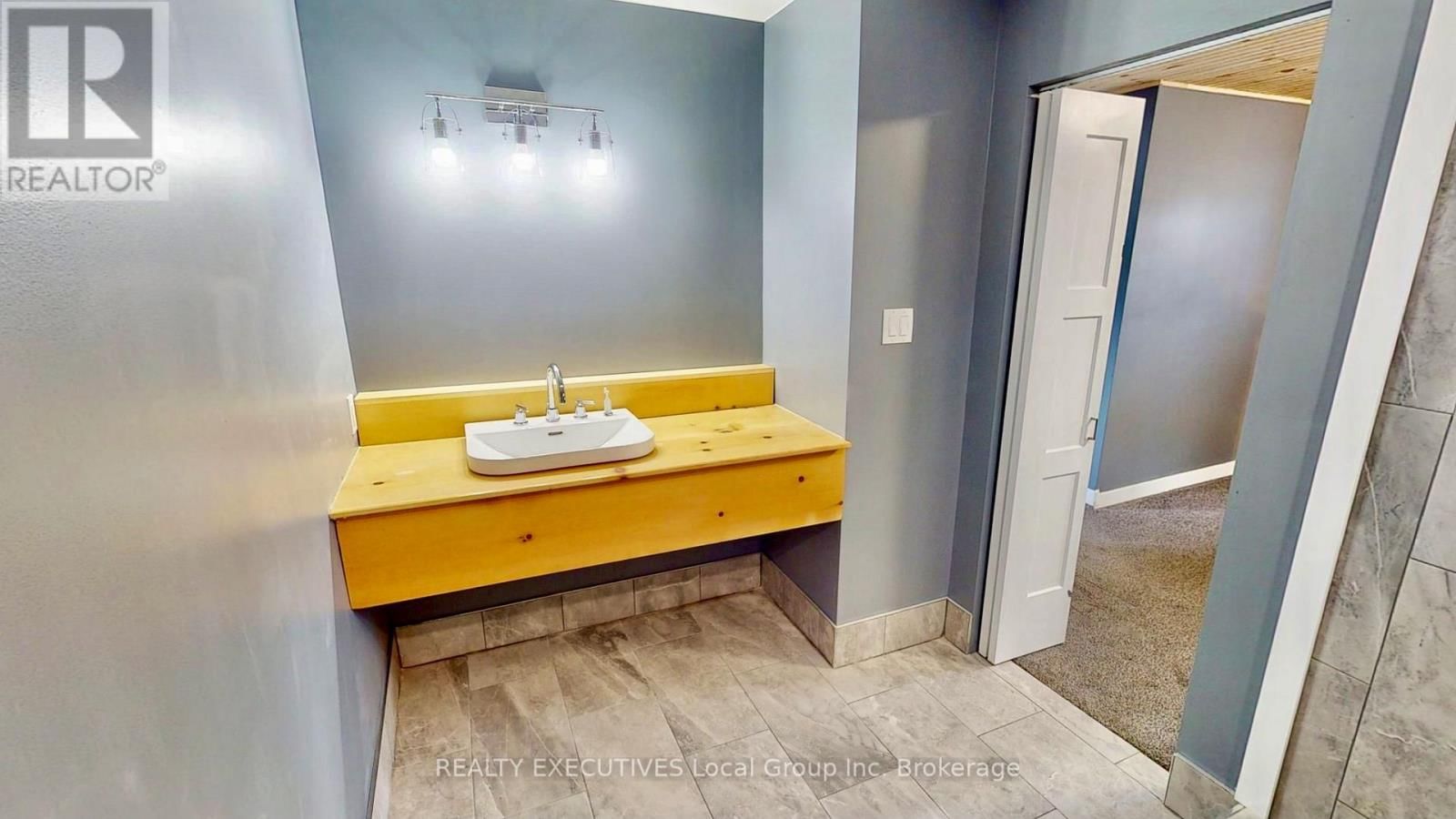 10 MOWAT CRESCENT WEST Image 14