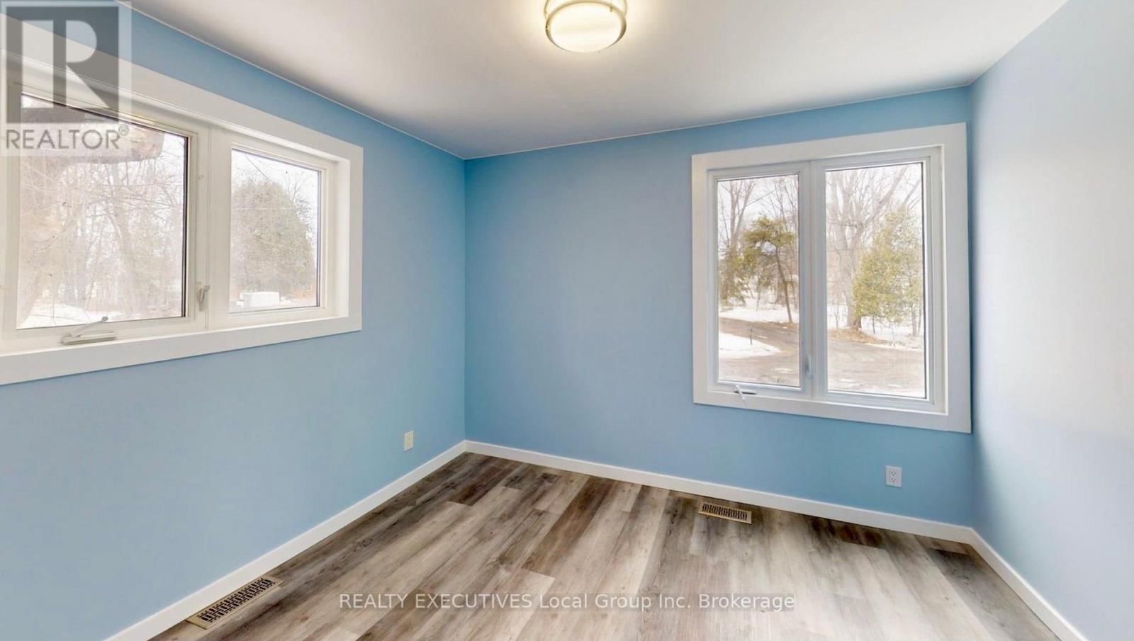 10 MOWAT CRESCENT WEST Image 16