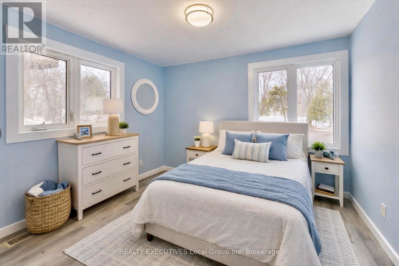 10 MOWAT CRESCENT WEST Image 17