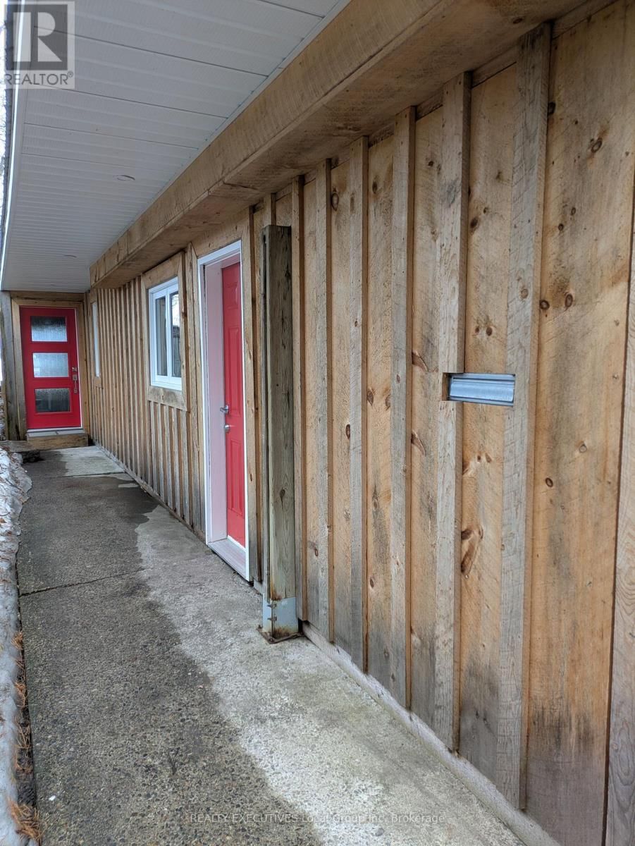 10 MOWAT CRESCENT WEST Image 3