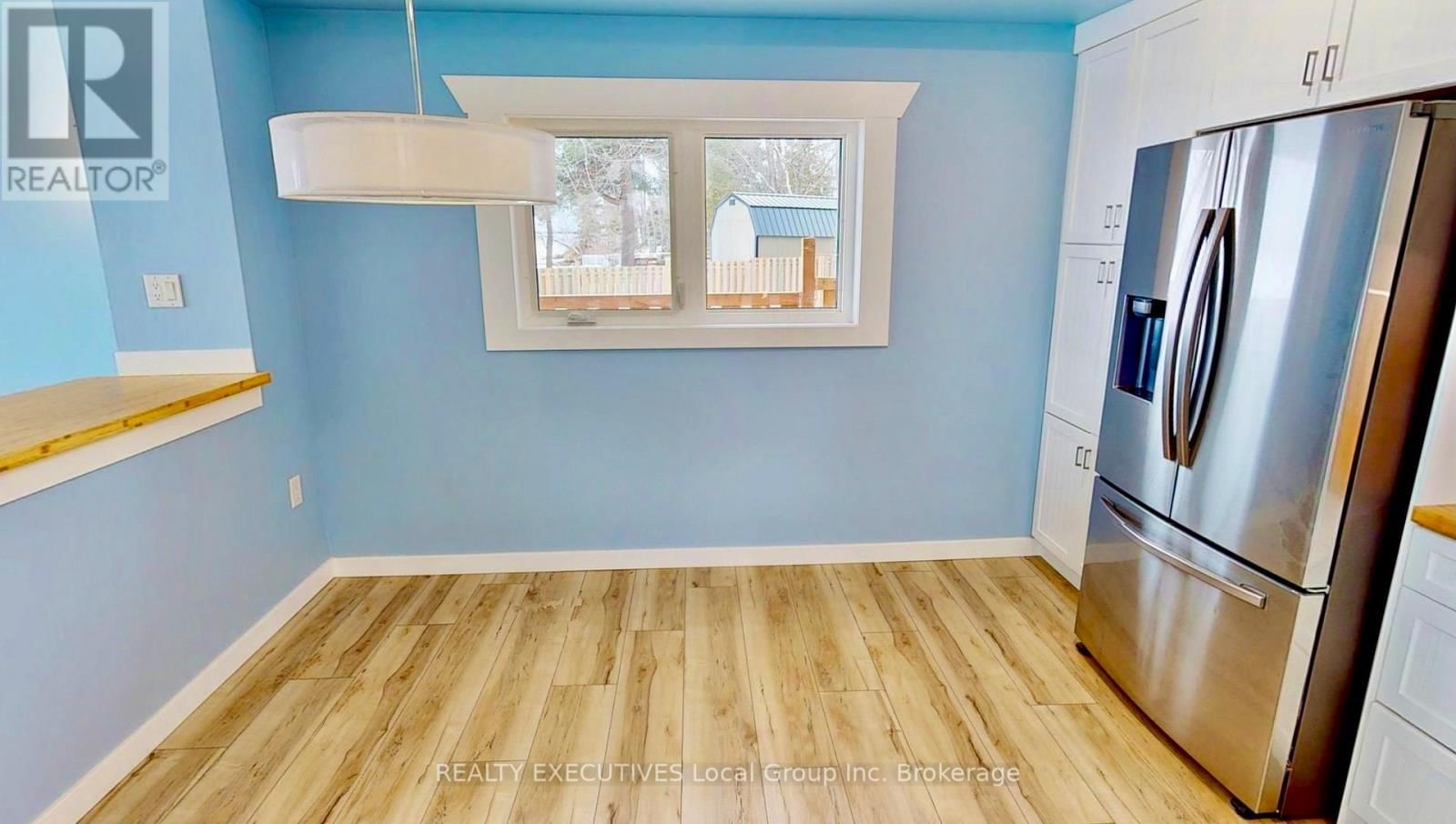 10 MOWAT CRESCENT WEST Image 8