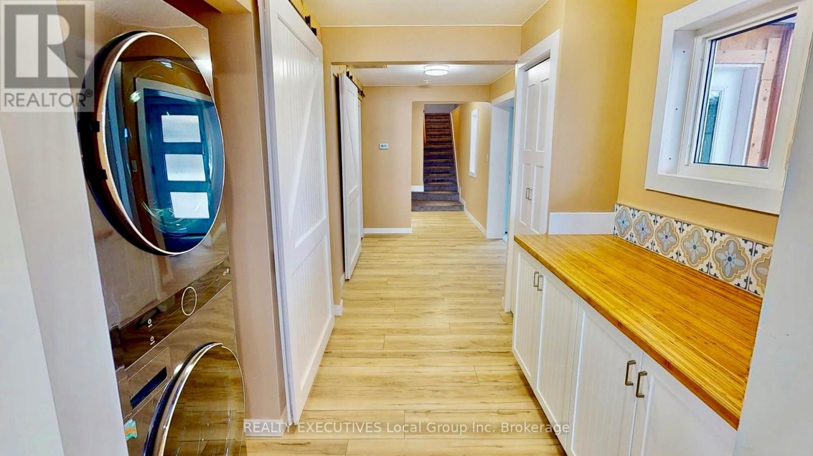 10 MOWAT CRESCENT WEST Image 9