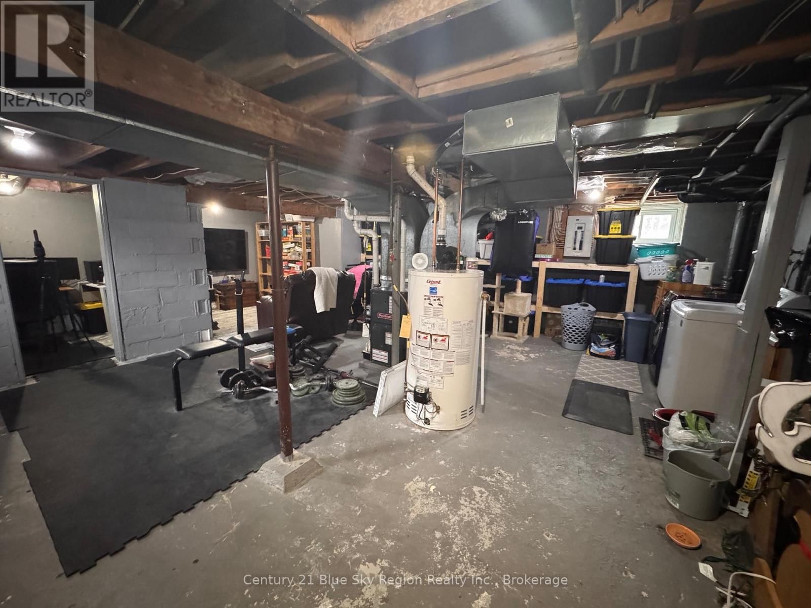 387 MAIN STREET Image 17