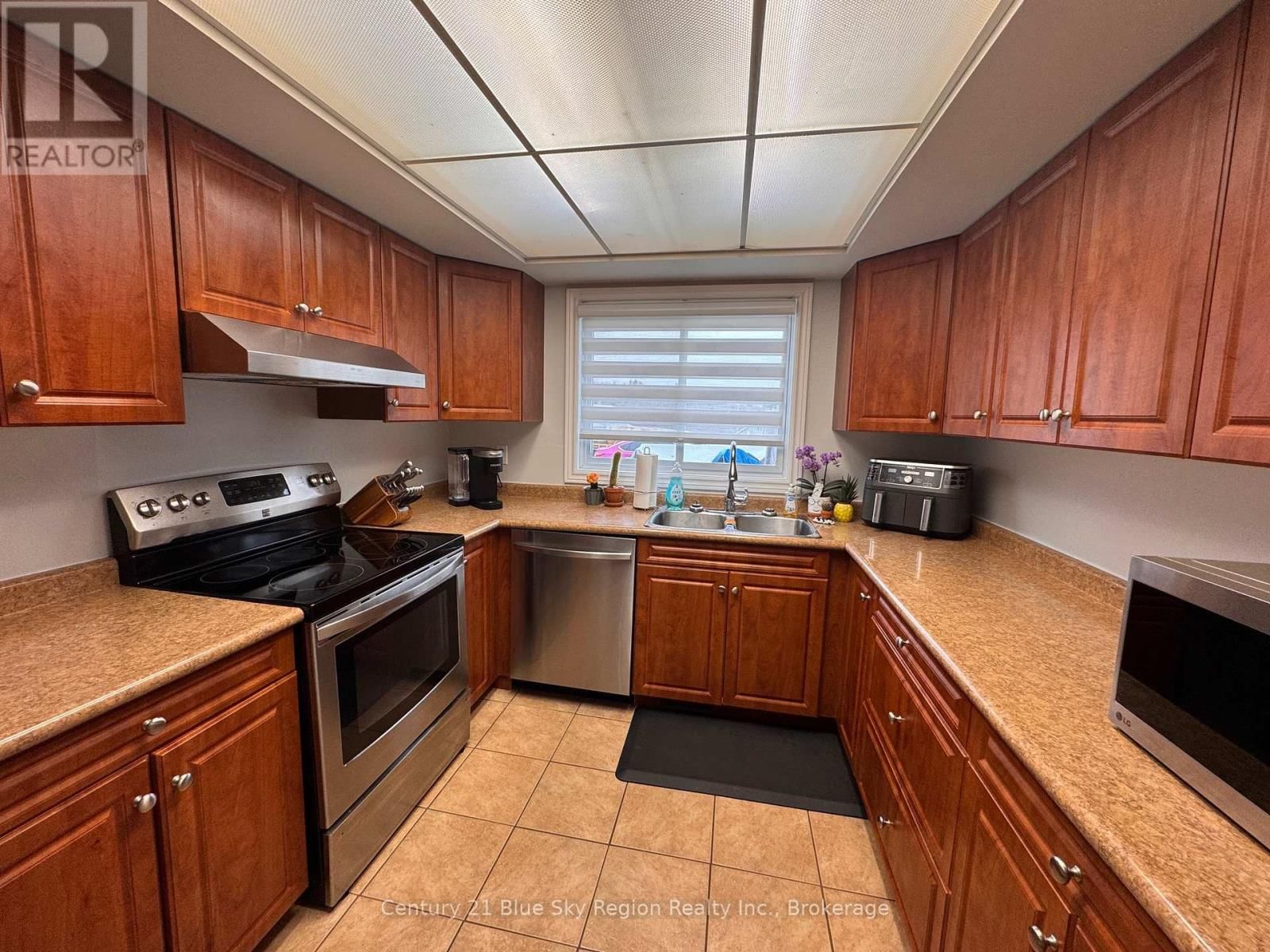 387 MAIN STREET Image 4