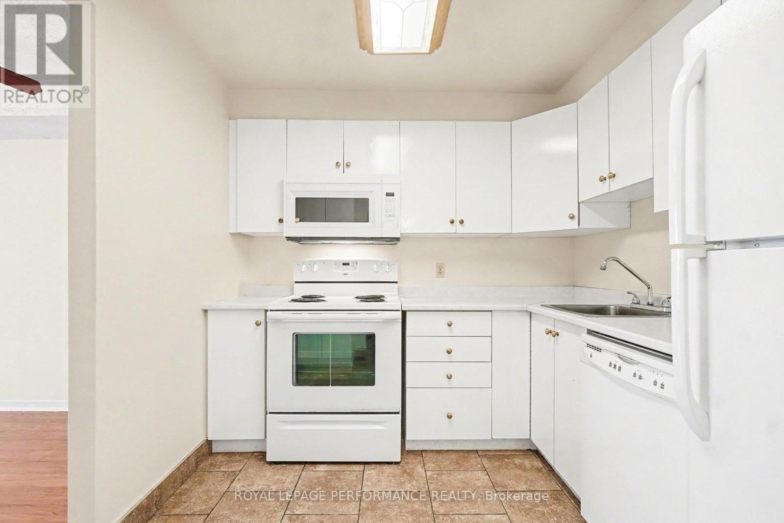 402 - 1440 HERON ROAD Image 11