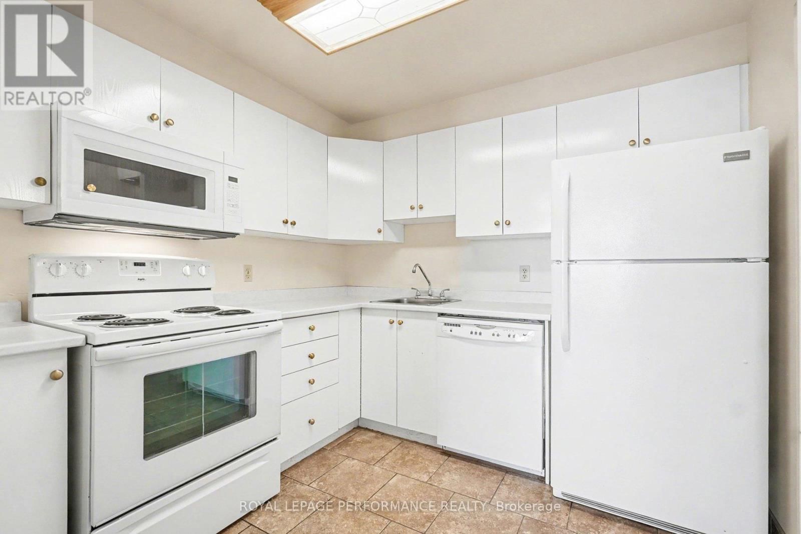 402 - 1440 HERON ROAD Image 9