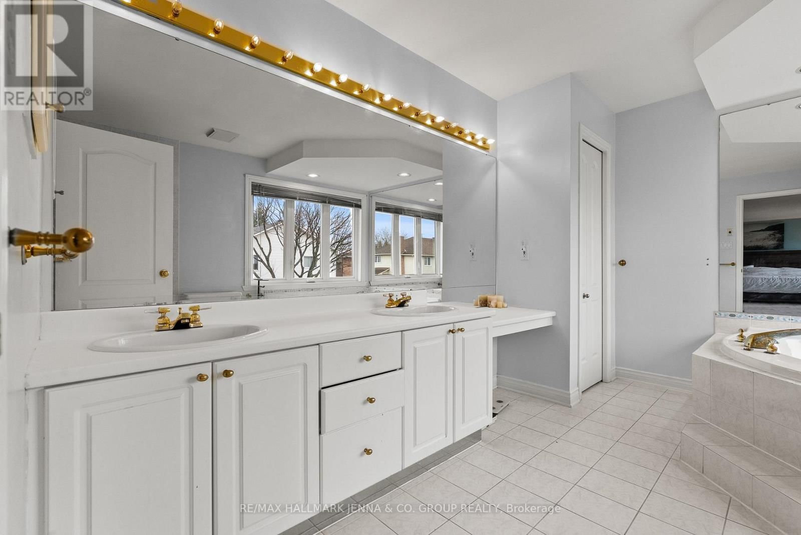 14 HOLLY RIDGE Image 24