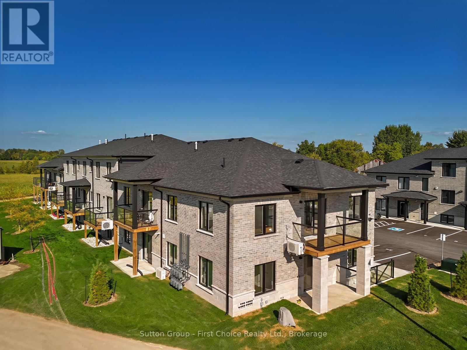 Unit 32 - 3202 VIVIAN LINE Image 5