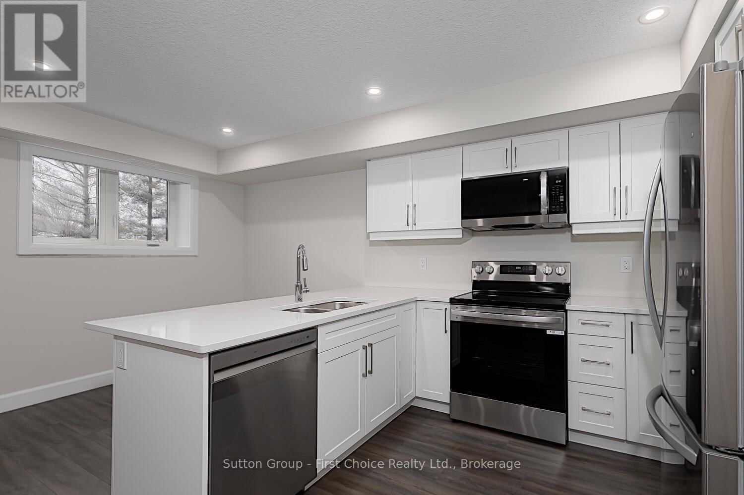 Unit 32 - 3202 VIVIAN LINE Image 7