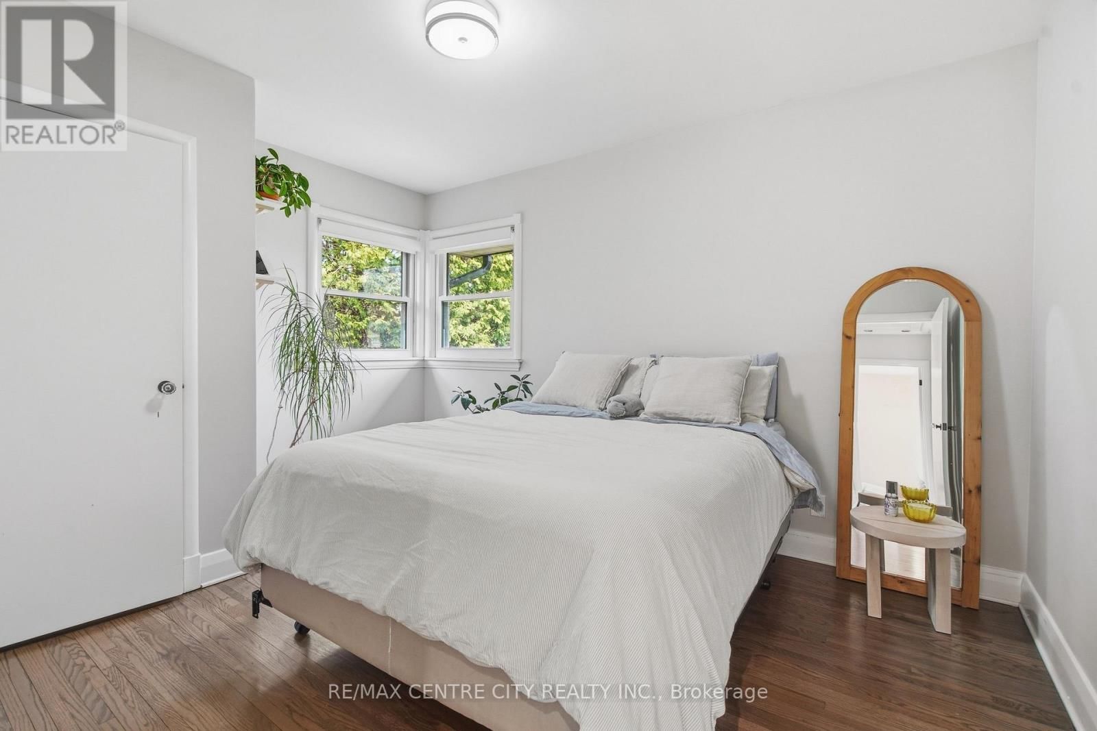 519 EAST MILE ROAD Image 19