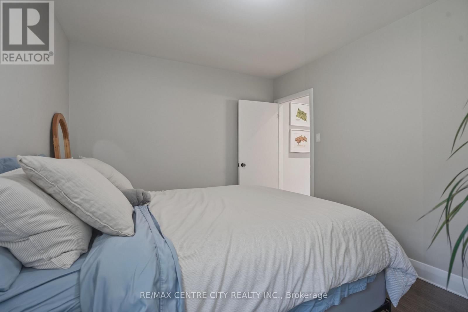 519 EAST MILE ROAD Image 20