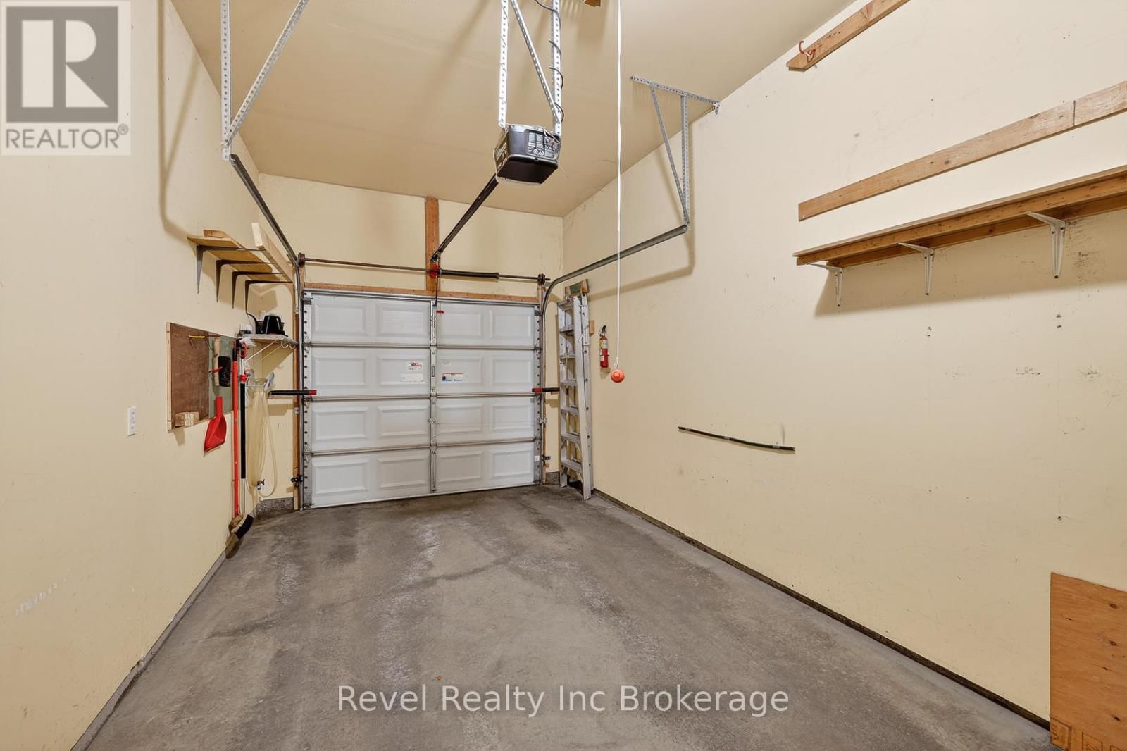 127 FERGUSON DRIVE Image 32