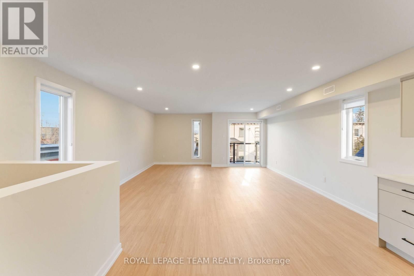 90 ELM STREET Image 4