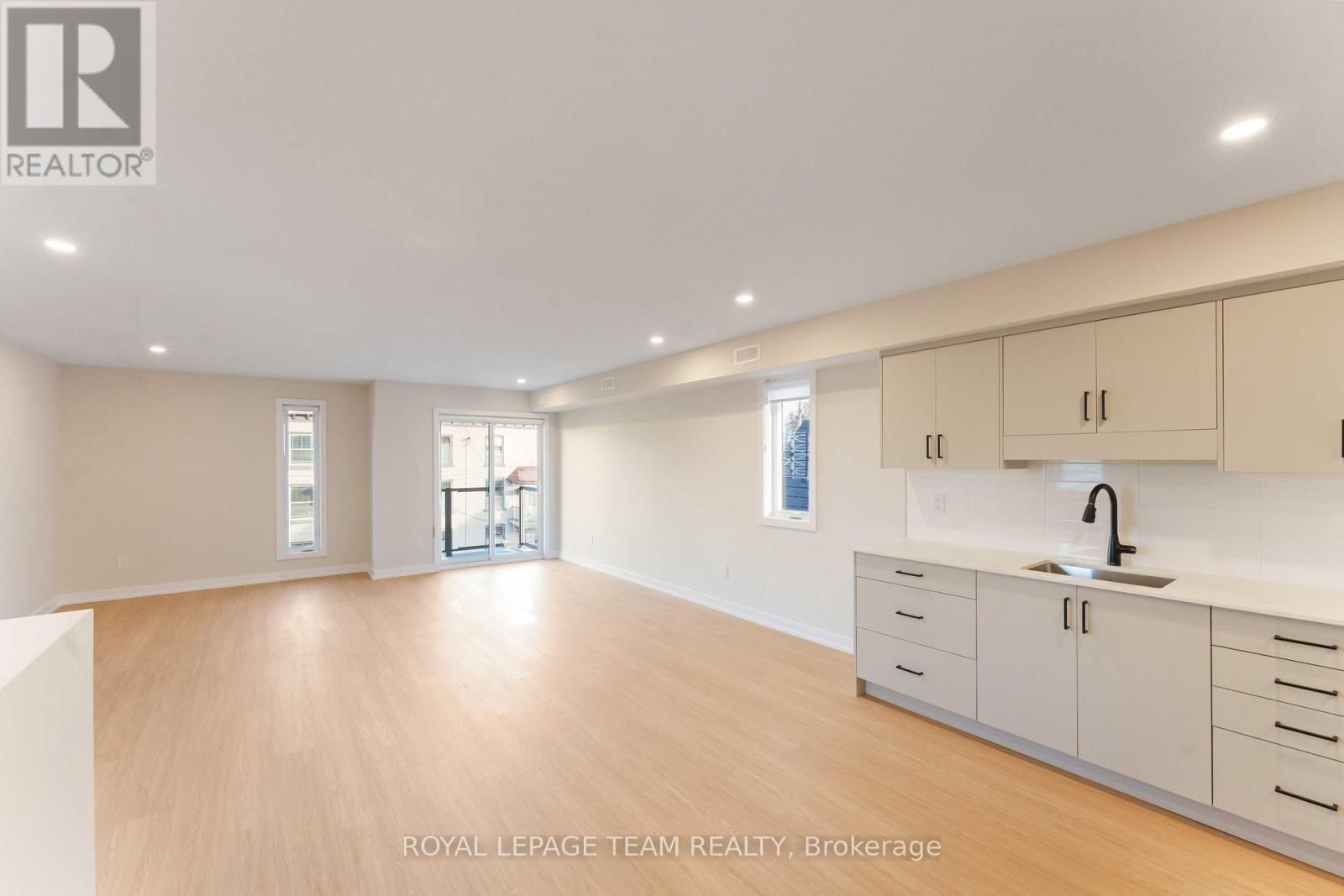 90 ELM STREET Image 5