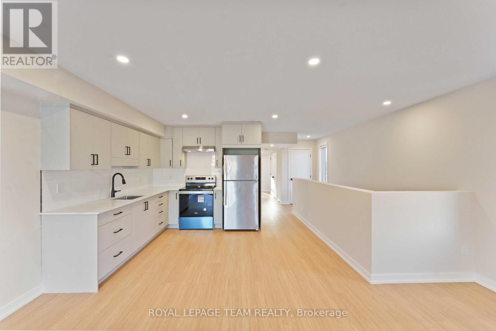 90 ELM STREET Image 7