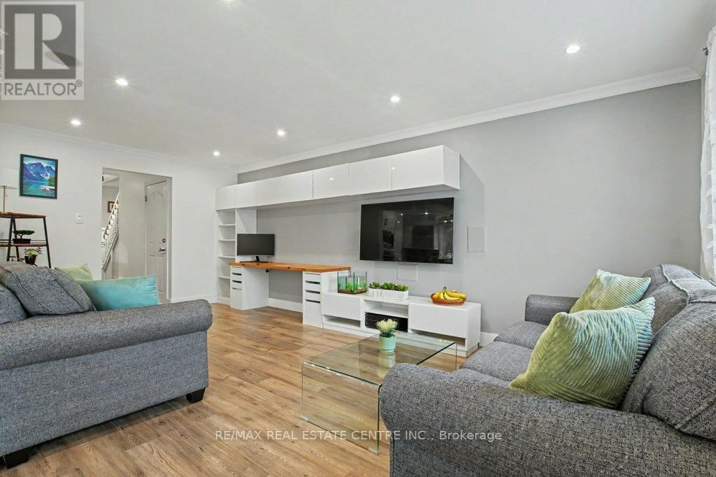 32 MARISA STREET Image 11