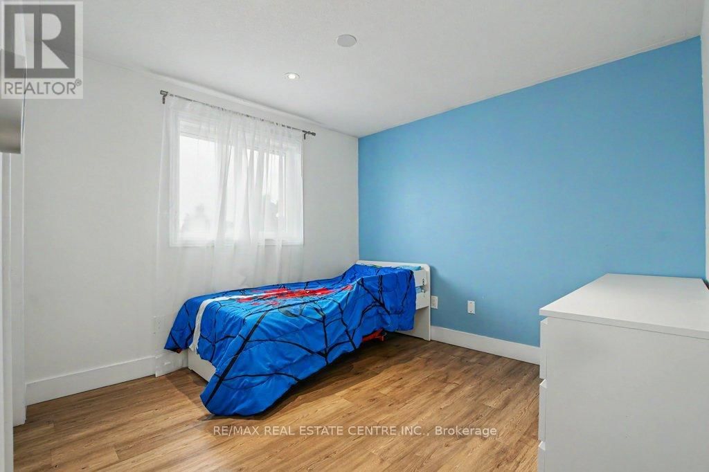 32 MARISA STREET Image 18