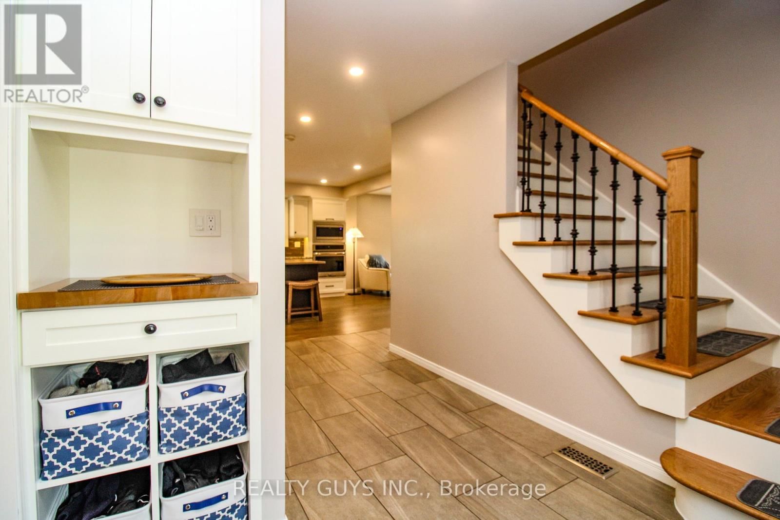 2515 FARMCREST AVENUE Image 16