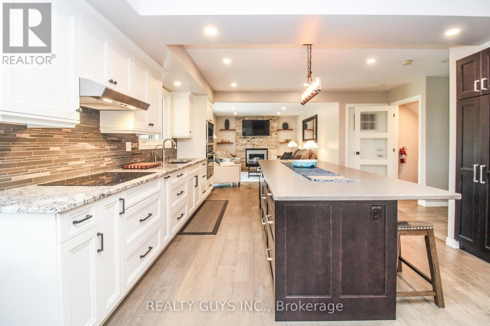 2515 FARMCREST AVENUE Image 19