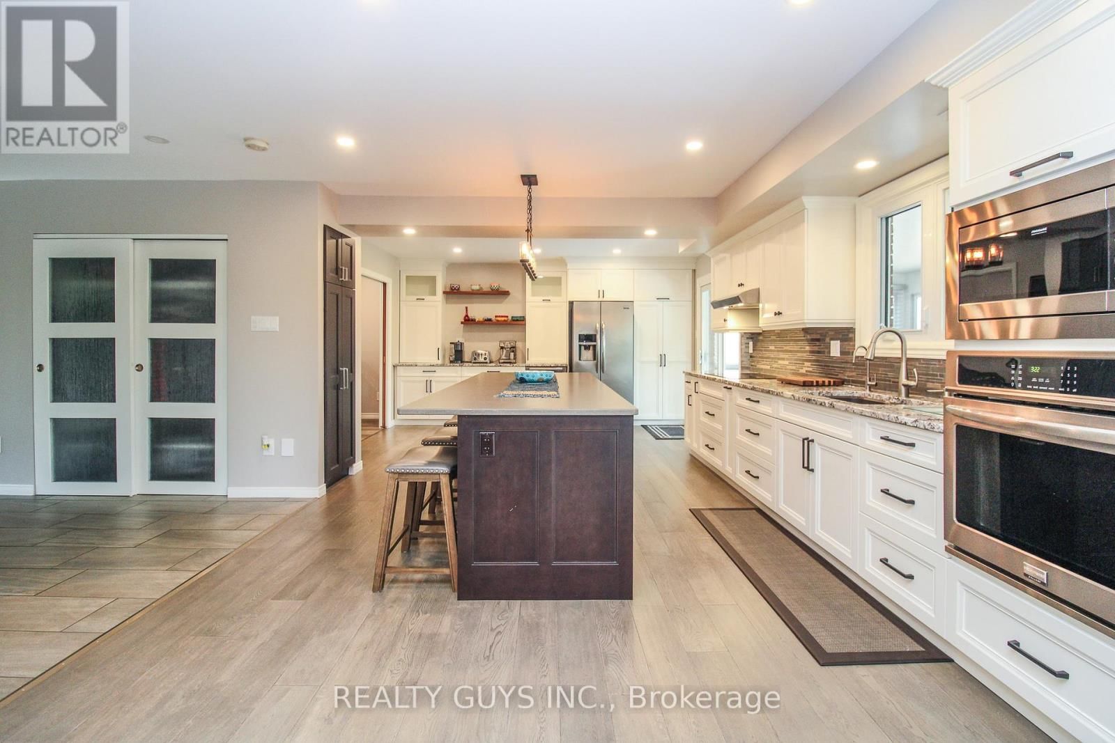 2515 FARMCREST AVENUE Image 21