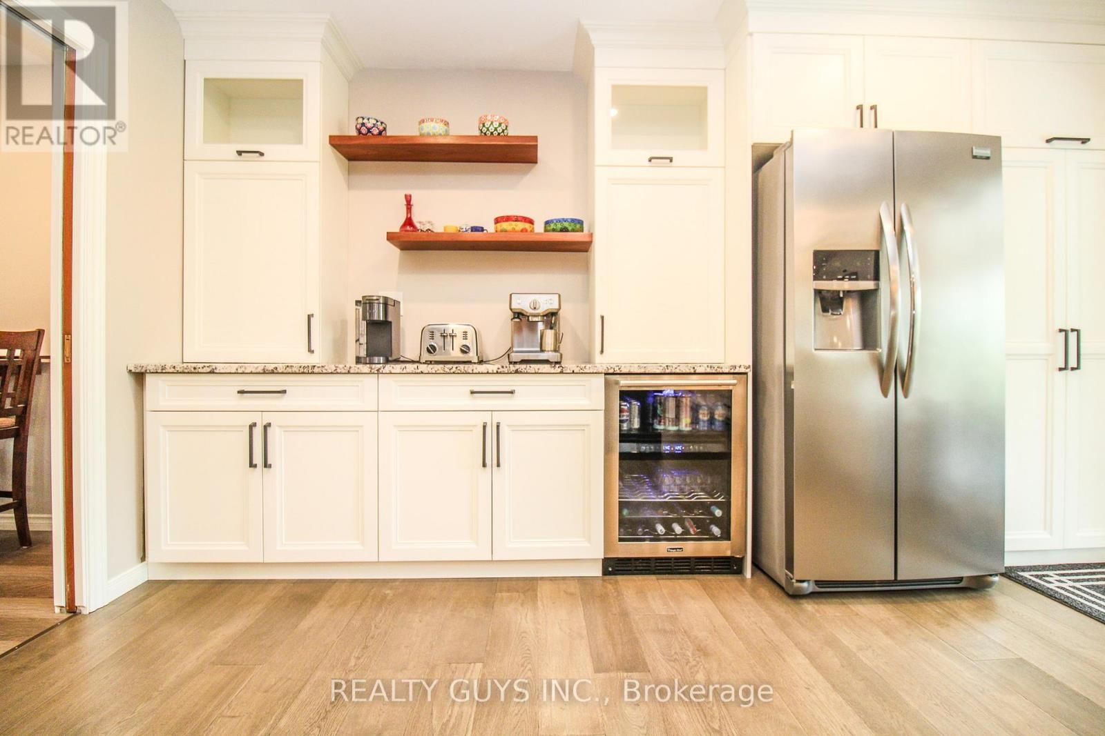 2515 FARMCREST AVENUE Image 22